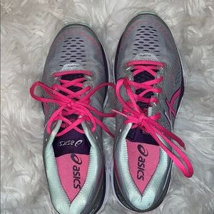 LIKE NEW ASICS running sneakers